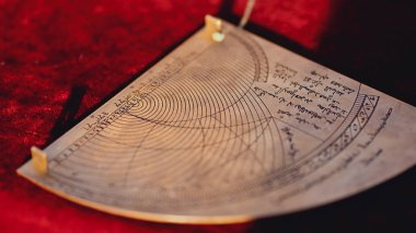 eski arapça astroloji takvimi yakın