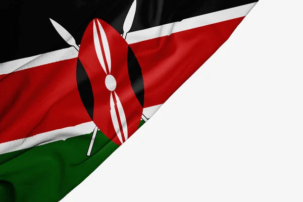 Beyaz backg üzerinde metin için copyspace ile kumaş Kenya bayrağı — Stok fotoğraf
