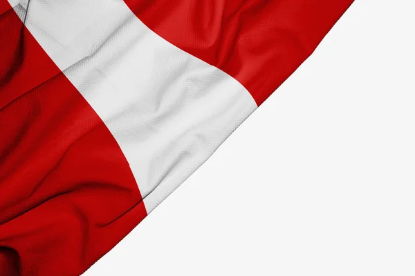Beyaz backgr üzerinde metin için copyspace ile kumaş Peru bayrağı — Stok fotoğraf