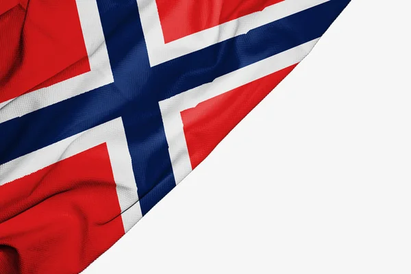 Beyaz sırt üzerinde metin için copyspace ile kumaş Norveç bayrağı — Stok fotoğraf