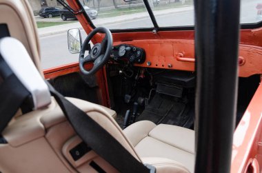 açık üst kırmızı araba