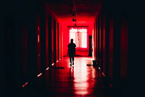 Hala s červeným světlem — Stock fotografie