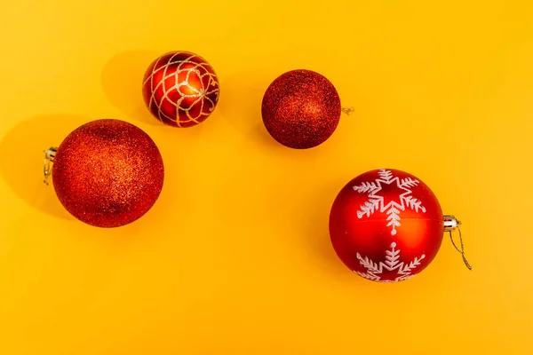 Juguetes de árbol de Navidad rojo — Foto de Stock