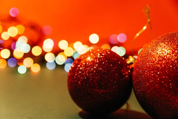 Dos bolas de árbol de Navidad rojo — Foto de Stock