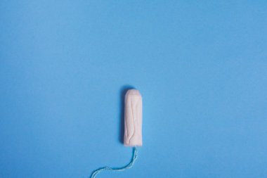 Mavi arkaplanda adet tamponu 