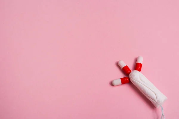 Menstruation tampon and painkillers — Stock Photo, Image