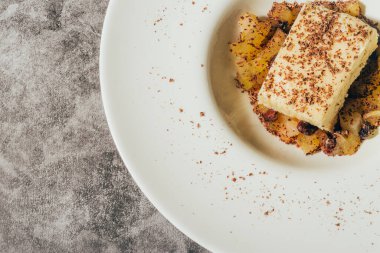 Tabakta peynir güveci 