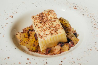 Tabakta peynir güveci 