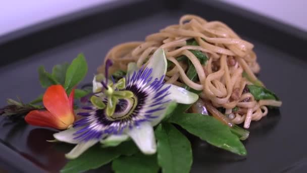 Tagliatelle Mescolare Friggere Asiatico Cena — Video Stock