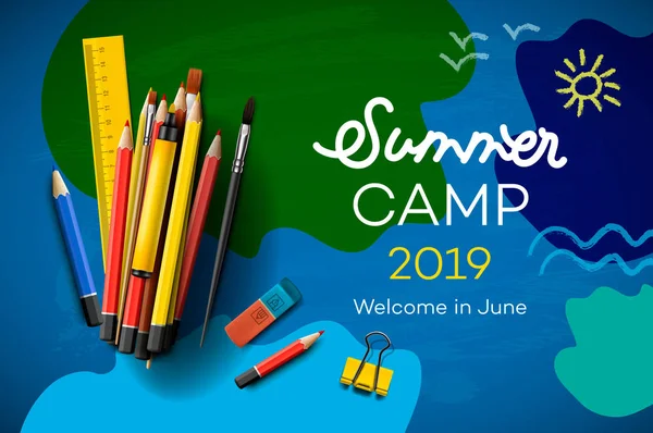 Αφίσα με θέμα Summer Camp 2019, δημιουργικό και πολύχρωμο πανό, εικονογράφηση διάνυσμα. — Διανυσματικό Αρχείο