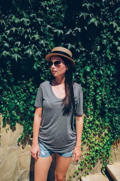 Young woman enjoying a sun — Stock Photo, Image