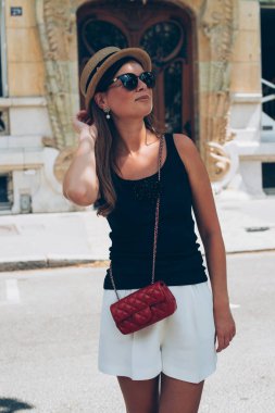 Paris seyahat zevk genç kadın