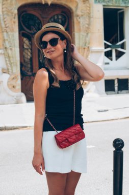 Paris seyahat zevk genç kadın