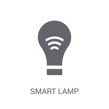 Akıllı lamba simgesi. Trendy akıllı lamba logo kavramı smarthome koleksiyonundan beyaz arka plan üzerinde. Web uygulamaları, mobil uygulamalar ve basılı medya kullanım için uygundur..