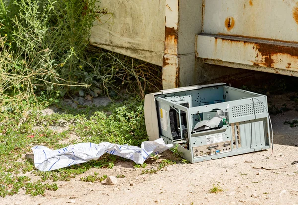 Conhaque França Agosto 2012 Antiga Cpu Computador Abandonada Chão Perto — Fotografia de Stock