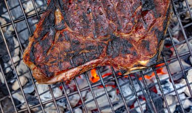 Yakın çekim üstten görünüm bir ızgara dana kaburga bir barbekü ızgara