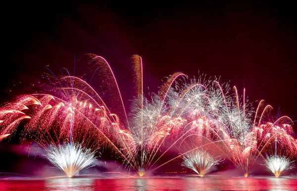 Brightly Colorful Fireworks Shot Sea Copy Space — Stock Photo, Image