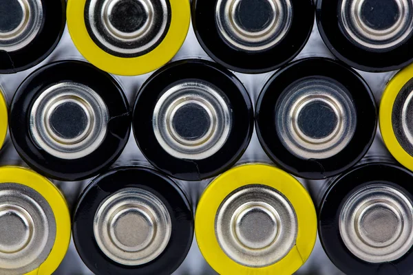 Nahaufnahme Eines Stapels Von Alkalibatterien Schließen Bunte Reihen Von Auswahl — Stockfoto