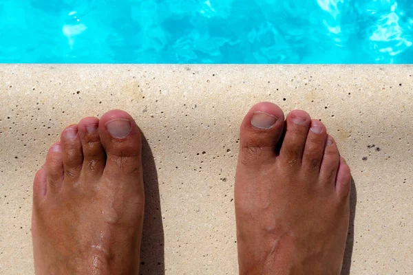 Selfie Van Barefoot Zwembad Achtergrond Top Uitzicht — Stockfoto