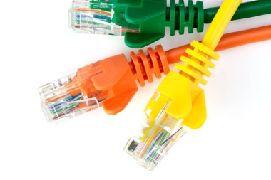 bilgisayar ağ kabloları izole beyaz arka plan üzerinde renkli multi