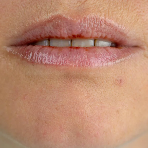 Zamknąć Część Twarzy Kobiety Naturalne Usta — Zdjęcie stockowe