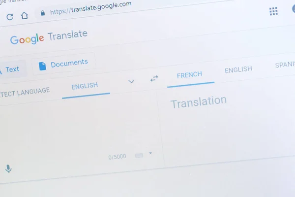 Benon Fransa Ocak 2019 Yeni Google Translate Internet Ana Ekranında — Stok fotoğraf