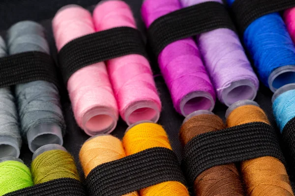 Closeup Grupo Carretéis Coloridos Fio Usado Para Costura Bordado Bordado — Fotografia de Stock
