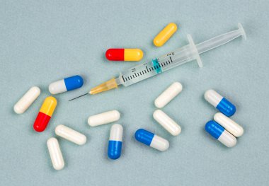 Şırınga ve hapları. Heathy kısırlık, diyabet ve botox enjeksiyon kavramı