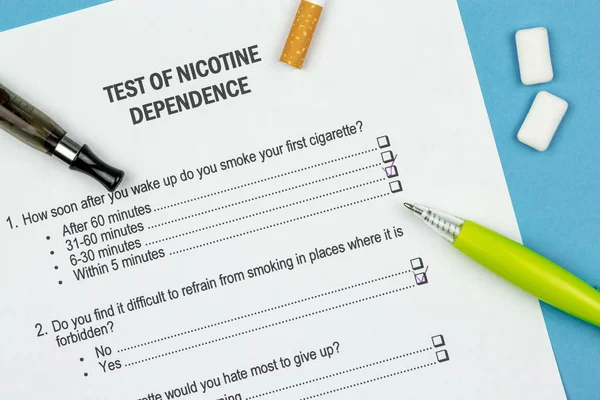 Test Nicotine Dependence Yellow Pen Cigarette Ecigarette Chewing Gum Paper — Stock Photo, Image
