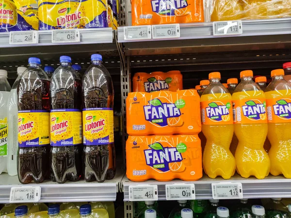 Puilboreau Francia Octubre 2020 Enfócate Las Botellas Bebidas Liptónicas Fanta — Foto de Stock