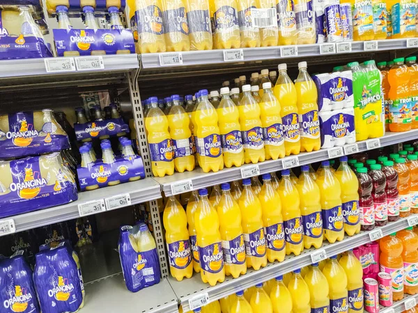 Puilboreau Francia Octubre 2020 Línea Fila Botellas Refrescos Carbonatados Orangina —  Fotos de Stock