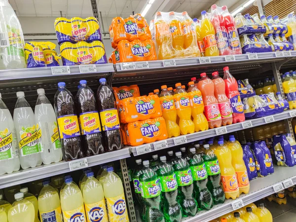 Puilboreau França Outubro 2020 Linha Fileira Garrafas Refrigerantes Carbonatadas Orangina — Fotografia de Stock