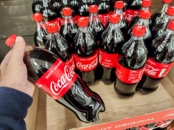 Puilboreau France October 2020 Closeup Man Hand Buying Coca Cola — 스톡 사진