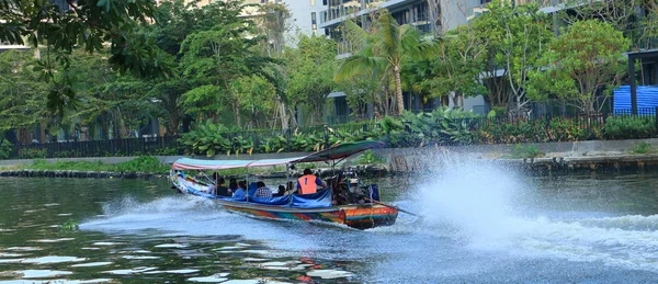 Bangkok Thailandia Novembre 2018 Persone Viaggiano Barca Evitare Traffico Intenso — Foto Stock