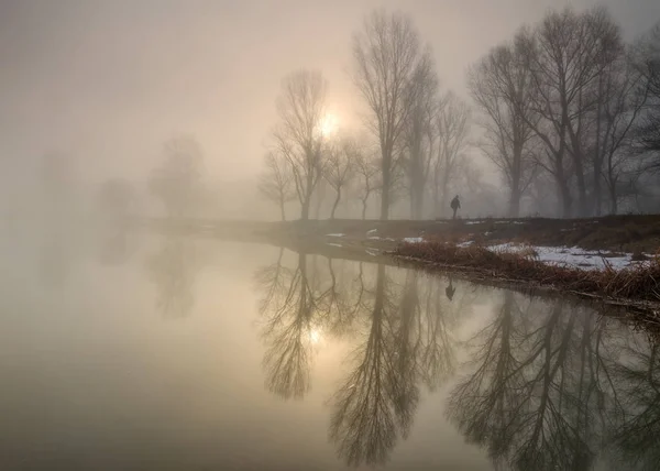 Lever Soleil Brumeux Sur Rivière — Photo