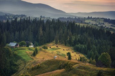 Karpat Dağları küçük bir evde