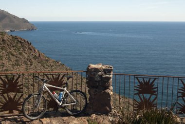 Bakış açısı ve bisiklet, Cabo de Gata, Almeria, İspanya