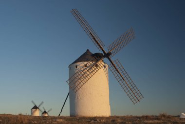 Yel değirmenleri, Rüzgar enerjisi, gece Campo de CRIPT, Ciudad Real, İspanya