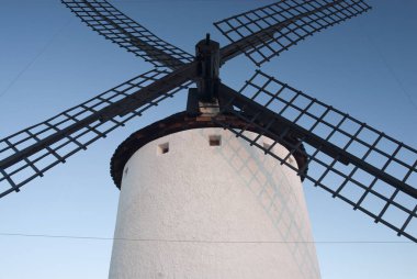 Yel değirmenleri, Rüzgar enerjisi, gece Campo de CRIPT, Ciudad Real, İspanya