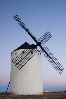 Yel değirmenleri, Rüzgar enerjisi, gece Campo de CRIPT, Ciudad Real, İspanya