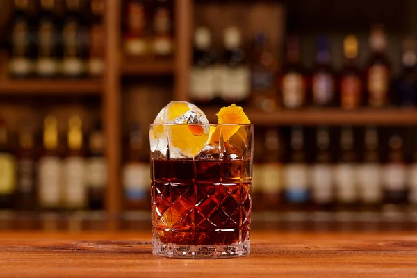 Bellissimi Cocktail Moderni Serviti Nei Migliori Bicchieri Cocktail Sono Fatti — Foto Stock