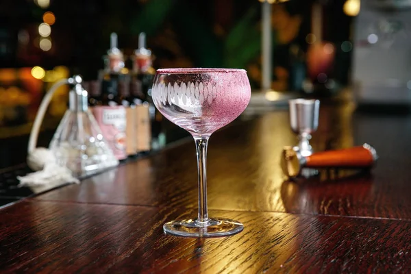 Bellissimi Cocktail Moderni Serviti Nei Migliori Bicchieri Cocktail Sono Fatti — Foto Stock