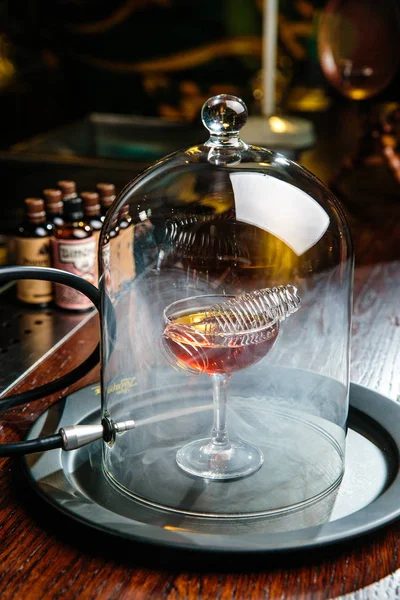 Bellissimi Cocktail Moderni Serviti Nei Migliori Bicchieri Cocktail Sono Fatti — Foto Stock