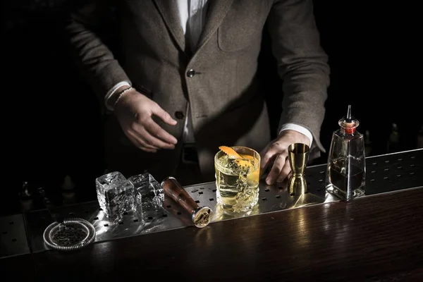 Vackra Moderna Cocktails Serveras Bästa Glas Drinkar Gjorda Modern Utrustning — Stockfoto
