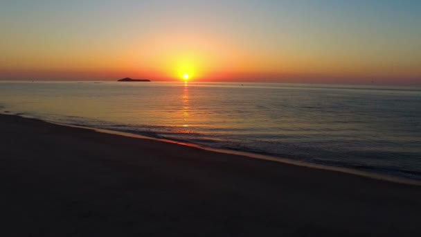 Jungfräulichen Unberührten Karibischen Strand Luftaufnahme Drohne Bei Sonnenaufgang Goldene Sonne — Stockvideo