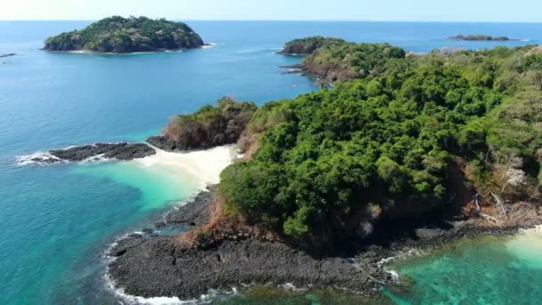 Idilli Paradicsomi Szűz Érintetlen Trópusi Szigeten Légi Drone Megtekintése Fehér — Stock videók