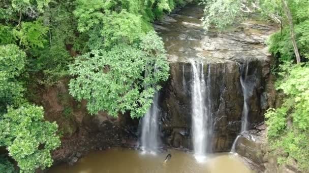 Regenwald Wasserfall Landschaft Antenne Drohne View Awesome Unberührte Wasserfall Antenne — Stockvideo