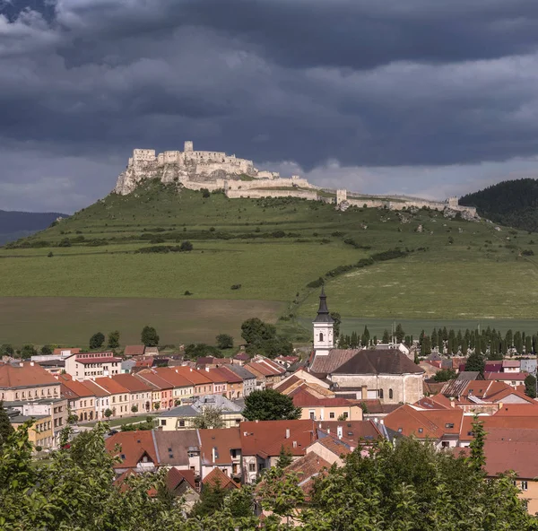 Miejscowości Spisske Podhradie i spiski zamek Spissky hrad, Presov Regi — Zdjęcie stockowe