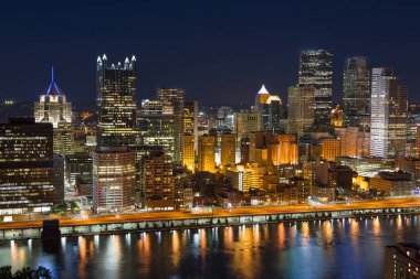 Gece Allegheny River Pennsylvania ABD üzerinden şehir Pittsburgh