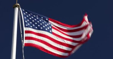 Bayrak direğindeki ABD sembolü